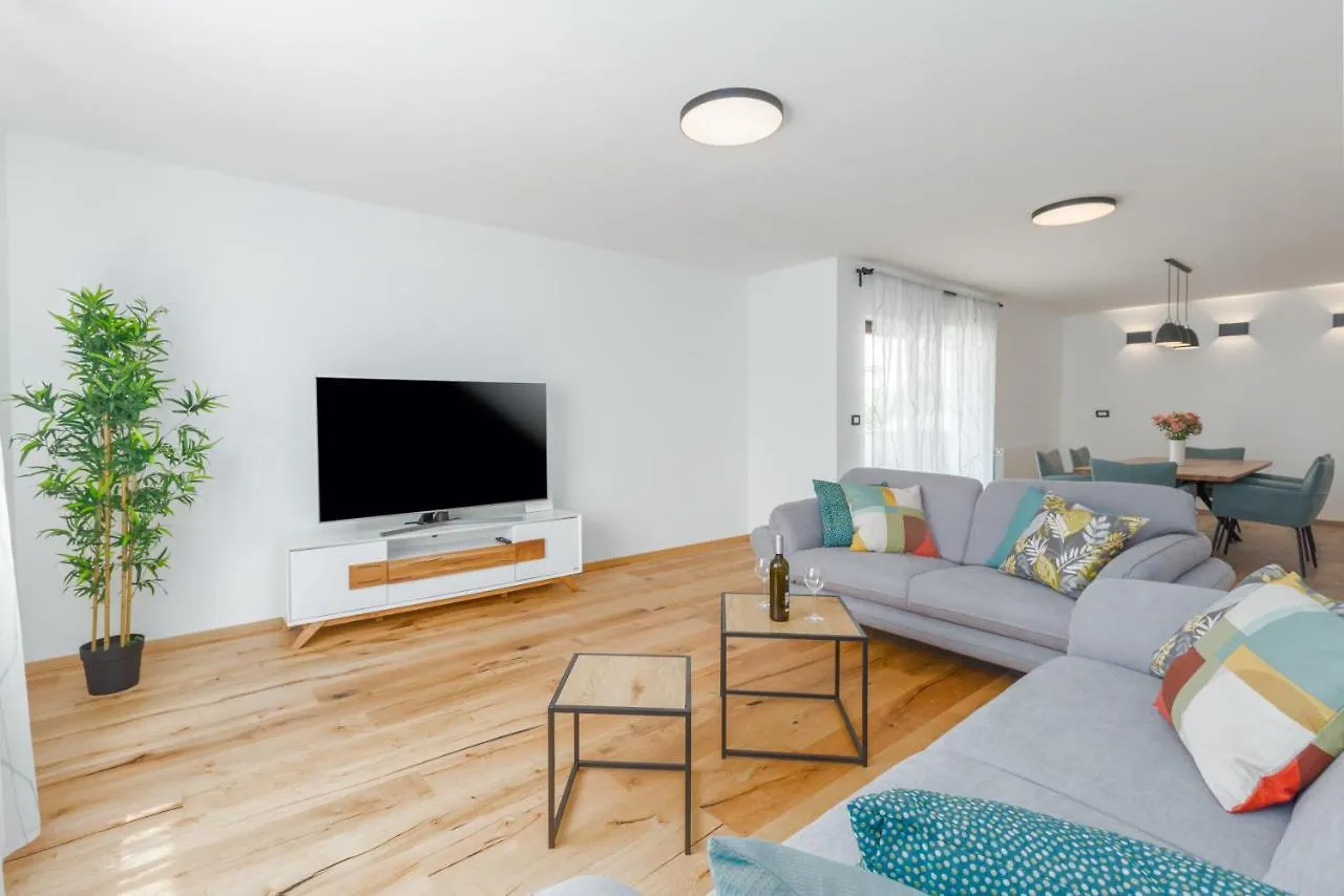 Es Residence Rovinj 0*,  Croatia